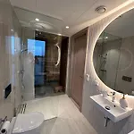 Luxurious Seaside Penthouse Apartment *