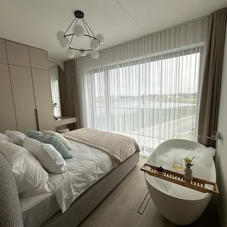 Luxurious Seaside Penthouse 哈普萨卢