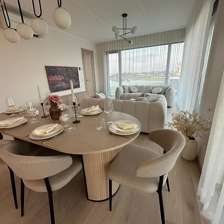 Luxurious Seaside Penthouse Хаапсалу
