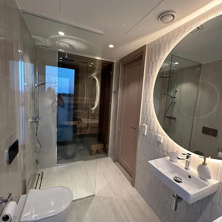 Luxurious Seaside Penthouse 公寓 *