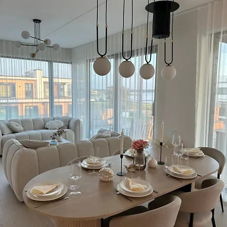 Luxurious Seaside Penthouse הפסלאו