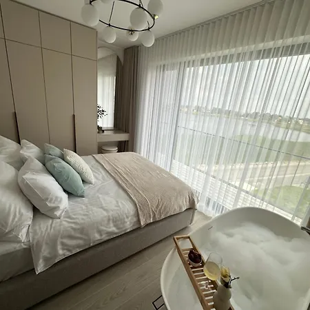 Luxurious Seaside Penthouse הפסלאו