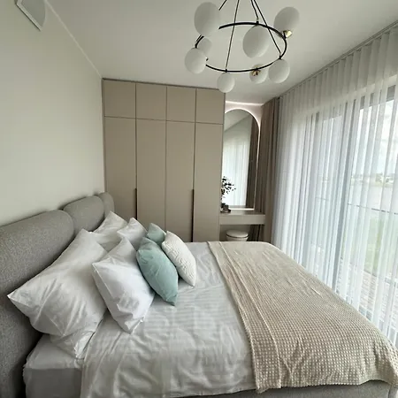 Luxurious Seaside Penthouse דירה *
