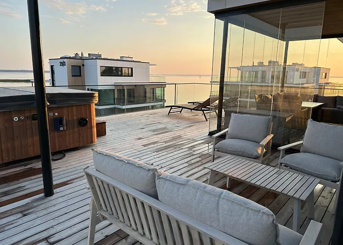 Luxurious Seaside Penthouse Apartament *