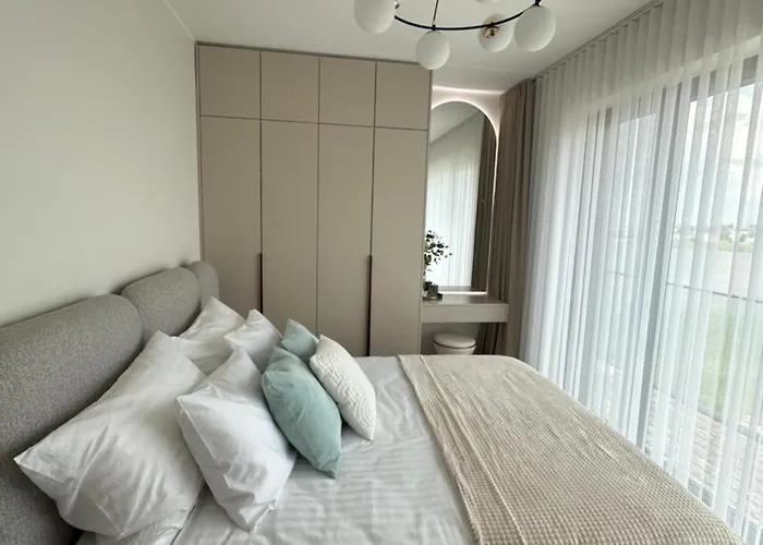 Luxurious Seaside Penthouse Apartment *